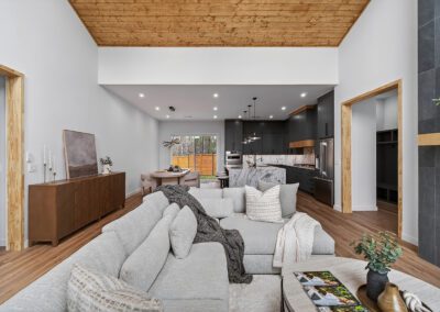 18 Grimsby Cir 32
