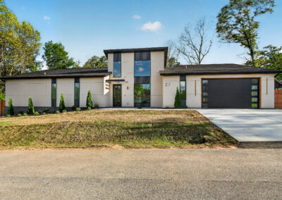 27 Luncarty Ln
