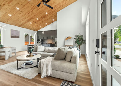 27 Luncarty Ln 7